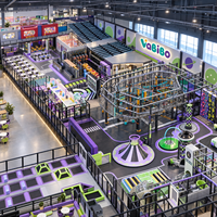 Aire de jeux intérieure commerciale avec fosse à mousse, trampoline, parcours ninja, toboggan en forme de bol, toboggans tubulaires et obstacles d'escalade pour FEC clé en main