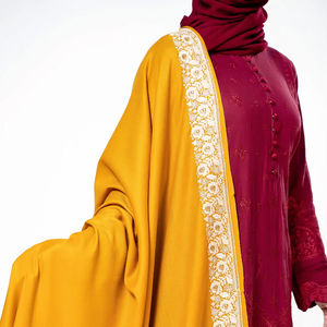 Châle en laine épaisse de couleur unie pour femmes, vêtements décontractés et d'hiver, entièrement personnalisé, châle en laine le plus vendu - Product Image 3