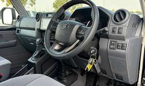 Land Cruiser 2024 Negro, Techo Duro, Doble Turbo, Asientos de Tela, Transmisión Automática, Sistema de Navegación Bluetooth, Techo Corredizo - Product Image 5