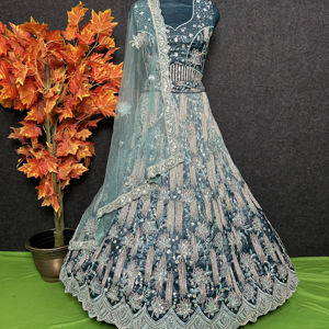 Lehenga Choli de mariée indienne brodée pour les fiançailles de mariage ensemble de broderie à paillettes prêt à porter en vrac - Product Image 1