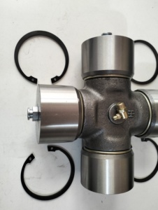 Croisillon universel en acier allié robuste pour arbres de transmission - Product Image 3