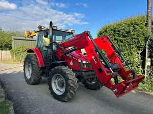 Tractor agrícola Massey Ferguson 945 de 70HP usado Original de EE. UU. Disponible a precio mayorista y listo - Product Image 4