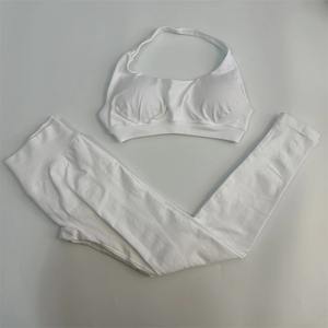 Ensemble de fitness taille haute et levage des hanches pour femmes avec beau soutien-gorge de sport dans le dos robe de yoga entraînement serré et short de sport costume - Product Image 1