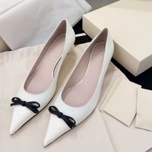 Sandalias de tacón bajo de satén con hebilla de un solo tira y punta fina blancas, estilo sexy para oficina y citas, zapatos de tacón de moda para mujer. - Product Image 1