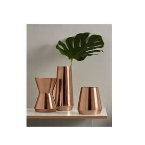 Petit vase à fleurs élégant en aluminium doré personnalisable Vase de sol de style moderne pour la décoration intérieure pour mariage - Product Image 5