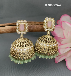 Belles boucles d'oreilles pour vêtements ethniques avec des embellissements en pierre et des motifs traditionnels uniques d'Inde - Product Image 5