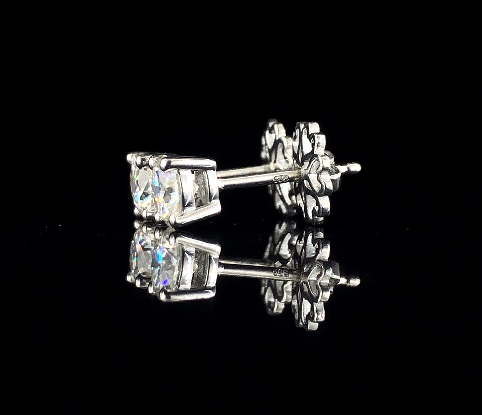 SAVEARTH DIAMONDS モアッサナイトスタッドピアス 5mm 0.85 Cttw DFカラー 理想的なカット 人工モアッサナイトダイヤモンド 18Kゴールドメッキイヤリング 女 モアッサナイトピアス レディース メンズ 1ct-4ct DEFカラー 人工モ