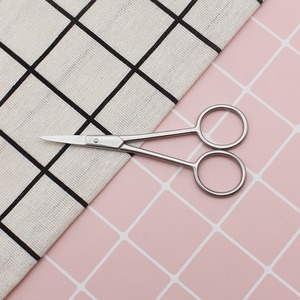 Vente en gros de haute qualité Meilleur fournisseur Usine professionnelle Outil de manucure Maquillage Ciseaux à cuticules Ciseaux Ciseaux à sourcils - Product Image 1