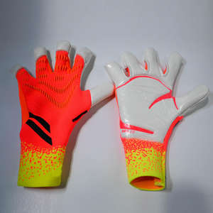 Venta al por mayor de cuero de alta calidad Protección de las manos antideslizante deportes GUANTES DE Portero profesional guantes de portero de fútbol - Product Image 2