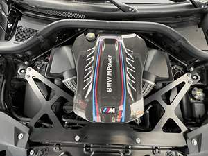 X5 M Competition 2022, 617 ch, V8 turbocompressé, transmission intégrale, très bien équipé, intérieur orange Sakhir - Product Image 6