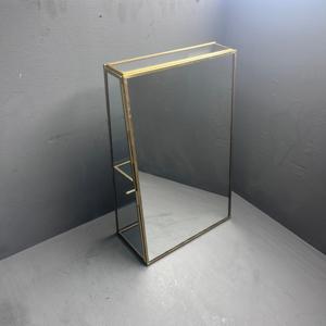 Estante Decorativo con Espejo Hecho de Latón y Espejo/Vidrio Utilizado para Decoración del Hogar, Exhibición y Almacenamiento, Proveedor de la India - Product Image 4