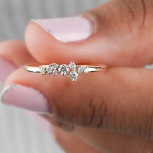 Bague en diamant de laboratoire à trois pierres taille ovale 2.0 CTW trilogie bague de fiançailles en diamant ovale 14k bague de mariée de mariage en or massif - Product Image 3