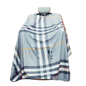 Capa de barbero gris negro y dorado - Product Image 1