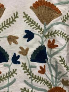 Chaqueta corta bordada Suzani de terciopelo blanco bohemio con bordado indio, chaqueta de bombardero Floral Suzani para mujer - Product Image 5