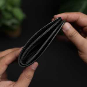 ไม่ใช่. กระเป๋าสตางค์หนังแท้คลาสสิค 81 แบบ พับสองตอน เย็บมือทั้งใบ ป้องกันการโจรกรรม RFID แบบเปิดปิด ขนาดสั้น สีดำ พร้อมโลโก้ - Product Image 3