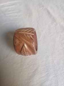 Anillo para Servilletas de Boda Tallado a Mano en Madera de Mango, Personalizable, Ecológico y Duradero, Diseño Clásico - Product Image 3