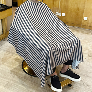 Logotipo personalizado Capa de corte de pelo negra profesional Cierre ajustable Salón Poliéster Impermeable Silicona Cuello Capa de peluquero - Product Image 5