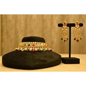 Collier et boucles d'oreilles en or fin 22 carats avec zircon Navratna, bijoux élégants pour mariage - Product Image 1