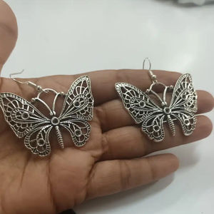 Hermosos pendientes de aro de mariposa de conjunto nupcial indio Pendientes de latón de moda para la cena de boda Ocasiones festivas para mujeres - Product Image 1