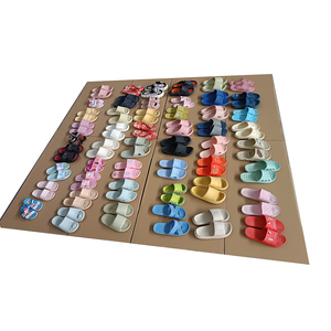 Pantofole usate di seconda mano scarpe di gomma per la casa usate per gli uomini donne e bambini vendono da chilogrammo balle bambini - Product Image 6