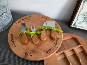 Ensemble de planches à fromage et de planches à découper en bois naturel de qualité supérieure |   Planches de service de cuisine durables et faciles à nettoyer à bas prix - Product Image 4