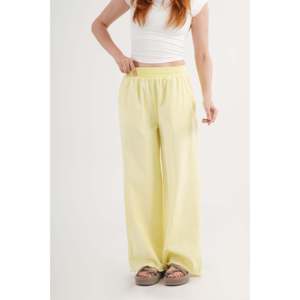 Pantalon Lustrin pour femme, jaune, 100 % coton, taille élastique, avec détail à l'ourlet et poches, pour commandes en gros - Product Image 2