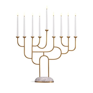 Candelero plateado Menorah para decoración interior, diseño de Metal sólido con diseño de acabado brillante, portavelas mejor para el diseño de vajilla - Product Image 2