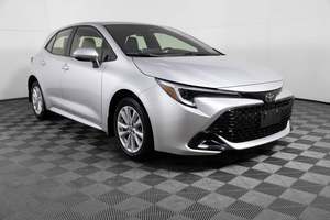 Toyota Corolla Hatchback Hybride AWD Tech Premium, boîte automatique, sièges en cuir, jantes R16 claires/foncées, économique en carburant, à vendre - Product Image 4