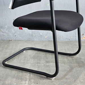 Silla Ergonómica de Malla para Arrodillarse con Reposabrazos Fijos para Reuniones - Product Image 4