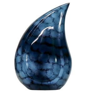 Urne funéraire artisanale en aluminium et laiton en forme de goutte d'eau avec croix gravée, 10 pouces, objet d'art et de collection pour cendres humaines - Product Image 3