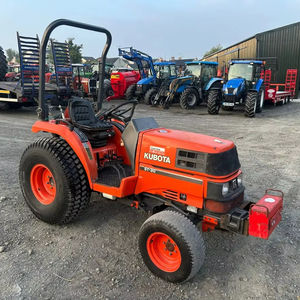 Tracteur compact ST-30 Kubota en très bon état sur pneus gazon, direction assistée, 4wd,30hp, hydrostatique - Product Image 1