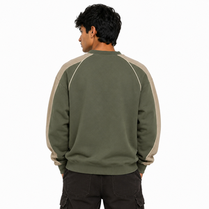 Sudadera de cuello redondo verde oliva para hombre High Street con mangas beige en contraste y ribete blanco, corte holgado, forro polar, OEM ODM - Product Image 2