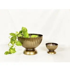 Brass Liner Design Shiny Decorative Serving Bowl for Home Decoration Purpose and For Kitchen Salad Serving Bowl on Base