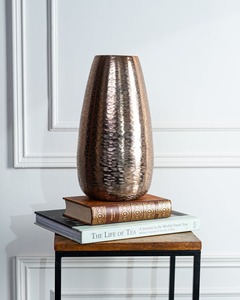 Jardinières en métal fabriquées à la main exclusives de haute qualité disponibles: Élevez votre espace avec des designs tendance - Product Image 1