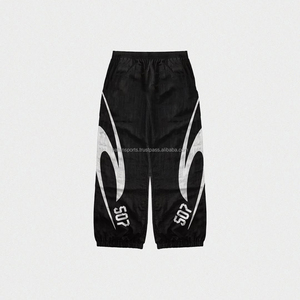 Pantalon de course et de sport personnalisé pour hommes de haute qualité pantalon de survêtement en nylon léger surdimensionné imprimé baggy pantalon de survêtement coupe-vent réfléchissant pantalon pour hommes - Product Image 1