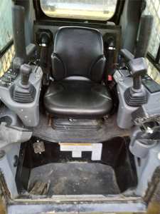 Chargeuse compacte sur chenilles VT320 GEHL, moteur diesel Yanmar, état neuf, chargeuse frontale, travaux de construction, cœur PLC - Product Image 6