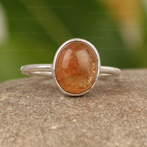 Belle bague en pierre de soleil orange naturelle 8x10mm forme ovale en argent sterling 925 artisanal bijoux de mariage pour femmes - Product Image 1