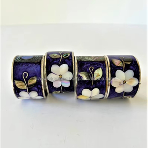 Servilletas de nácar de resina hechas a mano de alta calidad, anillos, negro y Pantone con remolinos, diseños de purpurina, estilo Ángel para cenar - Product Image 1