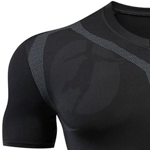 เสื้อกันผดผื่นแขนสั้นพิมพ์ซับลิเมชันสำหรับวัยรุ่นสินค้ามาใหม่ออกแบบโลโก้ OEM สำหรับคุณผู้ชาย - Product Image 5