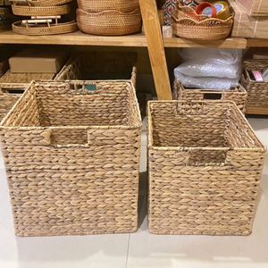 Cesta de almacenamiento de jacinto de agua tejida a mano duradera-Organizador natural para ropa, toallas y artículos esenciales para el hogar - Product Image 1