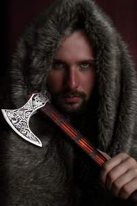 ใบมีดเหล็กกล้าคาร์บอนด้ามจับตามหลักสรีรศาสตร์พร้อมปลอกหนังสำหรับใช้งานกลางแจ้งงานตามสั่ง - Product Image 6