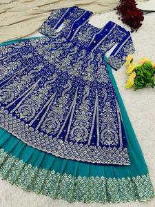 Top de style fantaisie à l'allure de soirée, Lehenga et Dupatta avec broderie lourde - Product Image 3