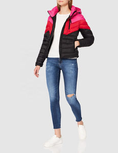 Dernier design Veste d'hiver pour femme en duvet avec fermeture éclair Tissu en toile Logo frontal personnalisable Respirant Service OEM Vente en gros - Product Image 6