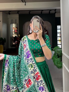 Nouveau Designer Heavy Georgette Pattola Gotta Bandhani imprimé soie Lehenga choli - Product Image 4