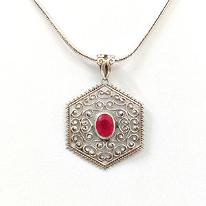 จี้หินอาเกตรูบี้ทำมือ (3.4 กรัม) ทรงหยดน้ำ ประดับโรเดียม ลวดลายหยดน้ำ พร้อมอเมทิสต์เป็นจุดเด่น - Product Image 1