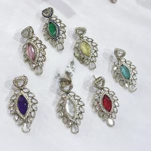 Pendientes Elegantes de Primera Calidad con Acabado Plateado y Piedras Semipreciosas, Colección para Bodas, para Mujeres y Niñas - Product Image 1