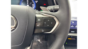 Lexus RZ 450e Premium AWD 2024 con Ruedas de 18 Pulgadas, Seminuevo - Product Image 4