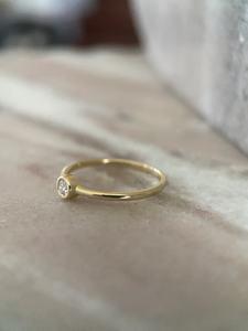 Anillo de Diamante Moissanite de 3mm y 2ct, Corte Ovalado, Oro Amarillo de 14K, Certificado IGI, para Bodas y Aniversarios, de Itty Bitty Beauties - Product Image 5