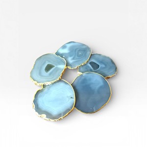 Juego de Posavasos de Ágata Azul Cielo con Borde Dorado, Posavasos de Cristal Artísticos para Decoración de Mesa Moderna - Product Image 1