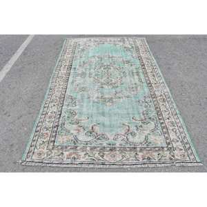 Alfombra turca vintage de gran superficie de 5x8 pies, diseño clásico de retazos verde y Beige, respaldo de látex de lana hecho a mano, pila mediana ecológica - Product Image 1